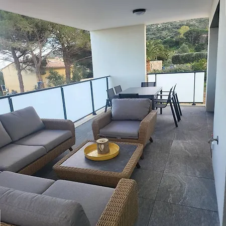 Avec Vue Panoramique Sur La *