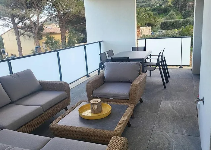 Avec Vue Panoramique Sur La *